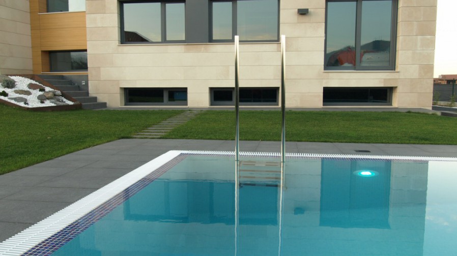 3. PISCINA PRIVADA EN GIJÓN