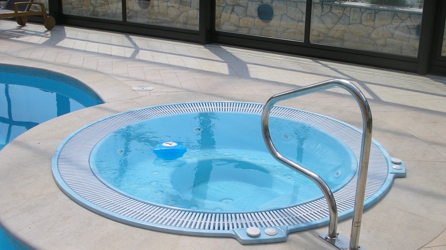 17. PISCINA PRIVADA EN GRADO