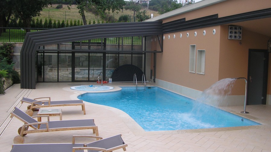 18. PISCINA PRIVADA EN GRADO