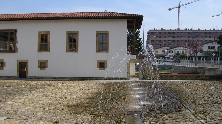 33. FUENTE EN POLA DE SIERO